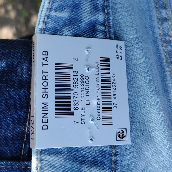 Shorts - Picture 3 of 5